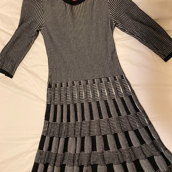 Black and white sweater dress - Picture 6 of 6